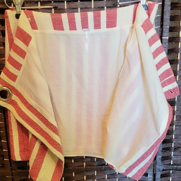 Elegant Red and Cream Striped Mini Skirt - Picture 5 of 6